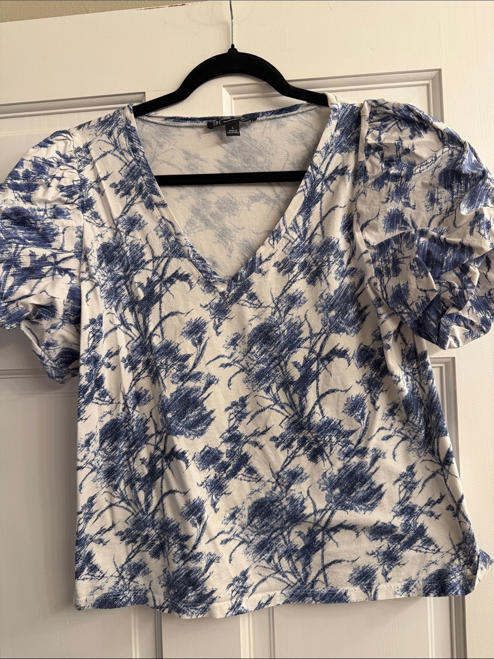 INC International Concepts White and Blue Floral V-Neck Puff Sleeve Top